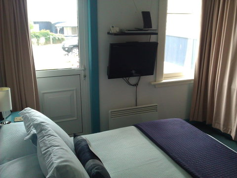 Freycinet Waters - Accommodation Gladstone 18
