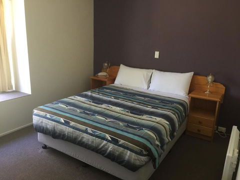 The Fox And Hounds Historic Hotel - Accommodation Gladstone 10