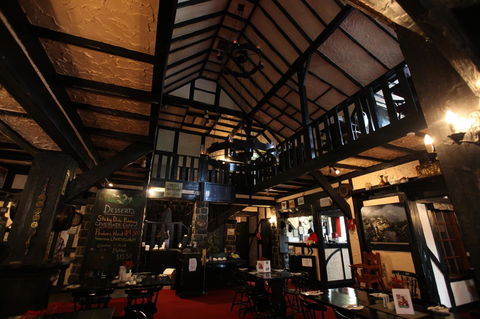 The Fox And Hounds Historic Hotel - Accommodation Gladstone 36