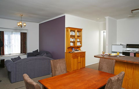 The Fox And Hounds Historic Hotel - Accommodation Gladstone 20