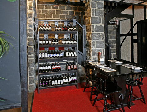 The Fox And Hounds Historic Hotel - Accommodation Gladstone 23