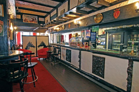 The Fox And Hounds Historic Hotel - Accommodation Gladstone 33