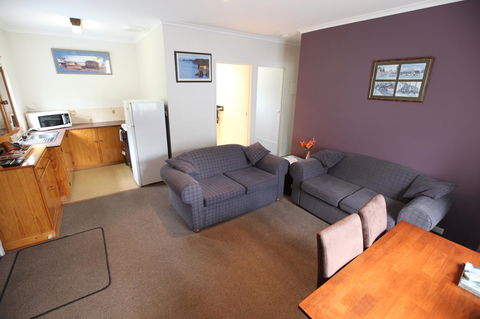 The Fox And Hounds Historic Hotel - Accommodation Gladstone 18