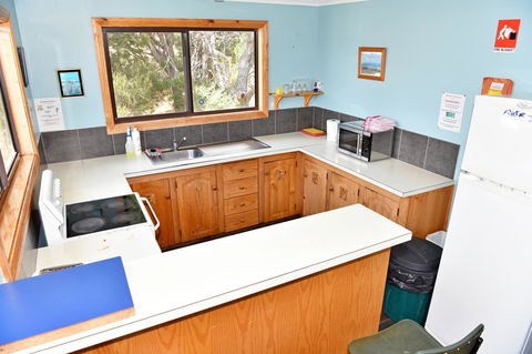 Bicheno Backpackers - Accommodation Gladstone 9