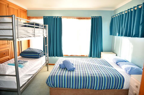 Bicheno Backpackers - Accommodation Gladstone 13