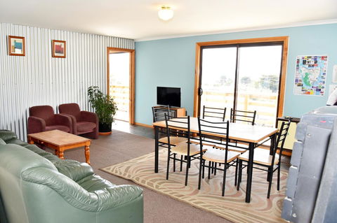 Bicheno Backpackers - Accommodation Gladstone 8