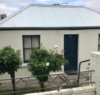 Omaroo House - panoramic water views - Accommodation Gladstone