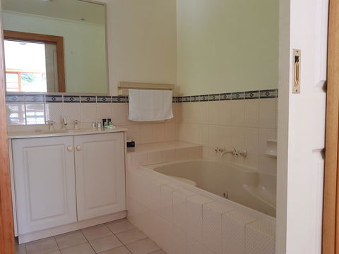 Cradle Forest Inn - Accommodation Gladstone 3