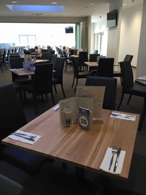 Risdon Brook Hotel - Accommodation Gladstone 2