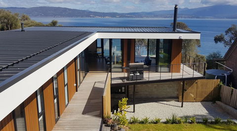 Blessington Beach Retreat - Accommodation Gladstone 1