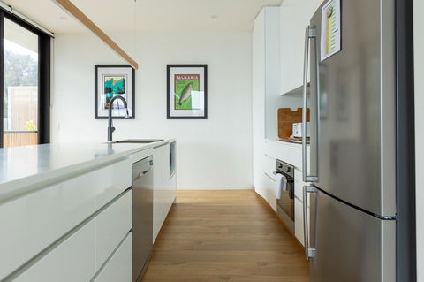Blessington Beach Retreat - Accommodation Gladstone 10