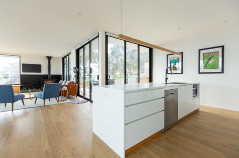 Blessington Beach Retreat - Accommodation Gladstone 8