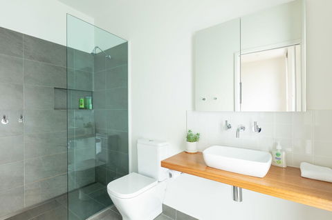 Blessington Beach Retreat - Accommodation Gladstone 14