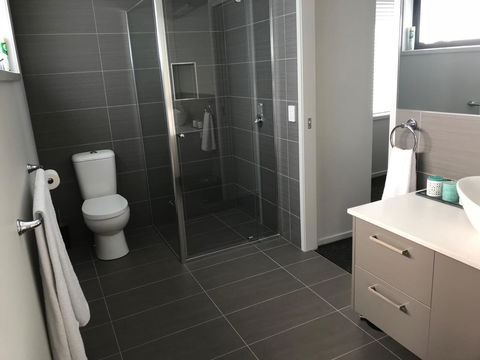 Self Contained Beach View Apartment - Accommodation Gladstone 10