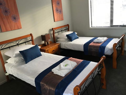 Self Contained Beach View Apartment - Accommodation Gladstone 12