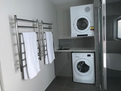 Self Contained Beach View Apartment - Accommodation Gladstone 14