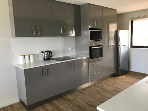 Self Contained Beach View Apartment - Accommodation Gladstone 7