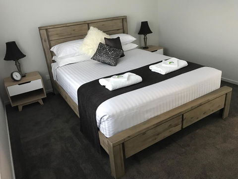 Self Contained Beach View Apartment - Accommodation Gladstone 8