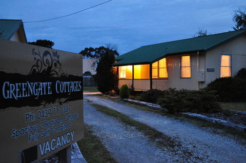 GreenGate Cottages - Accommodation Gladstone 4