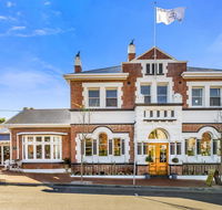 Cygnet Old Bank - Accommodation Gladstone