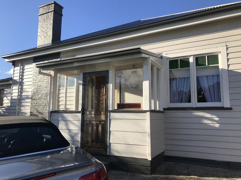 Maple Cottage - Accommodation Gladstone 0