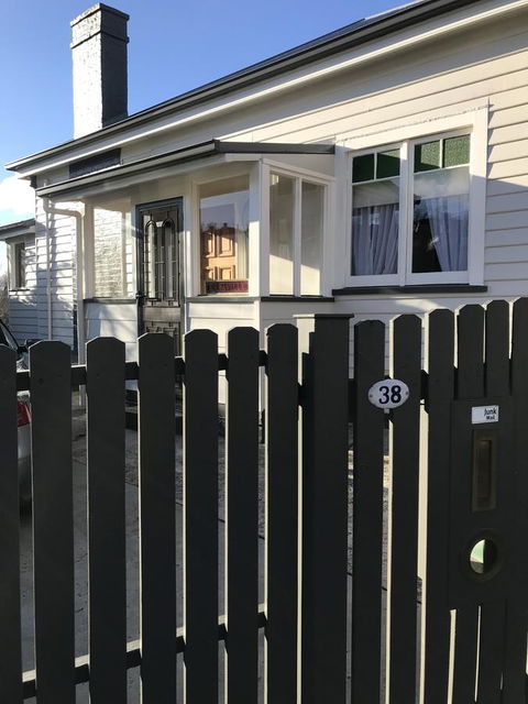 Maple Cottage - Accommodation Gladstone 2