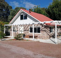 Hilltop Cottages - Accommodation Gladstone