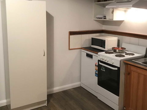 Derby Digs Cottage - Accommodation Gladstone 5