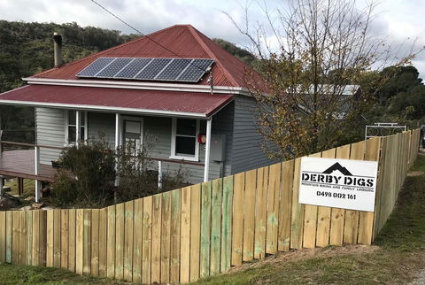 Derby Digs Cottage - Accommodation Gladstone 0