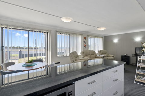 Aruba Apartments - Accommodation Gladstone 10