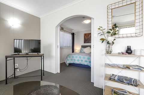 Aruba Apartments - Accommodation Gladstone 11