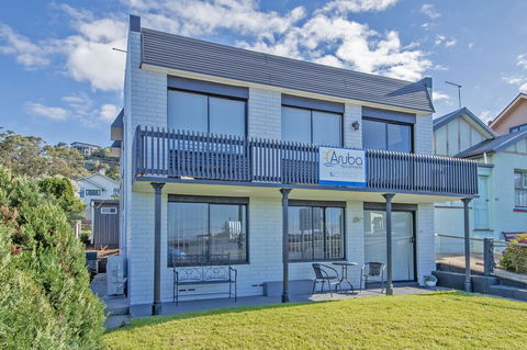 Aruba Apartments - Accommodation Gladstone 1