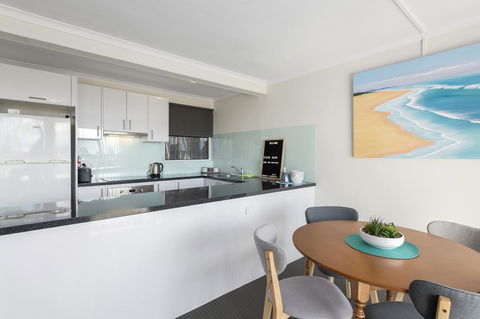 Aruba Apartments - Accommodation Gladstone 8