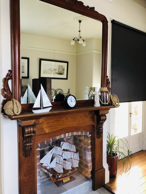 The Port Masters Lodgings - Accommodation Gladstone 2