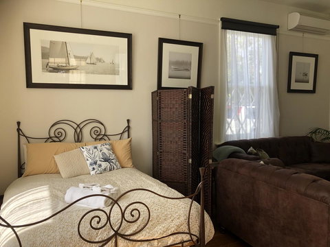 The Port Masters Lodgings - Accommodation Gladstone 5