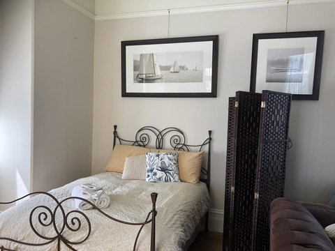 The Port Masters Lodgings - Accommodation Gladstone 14