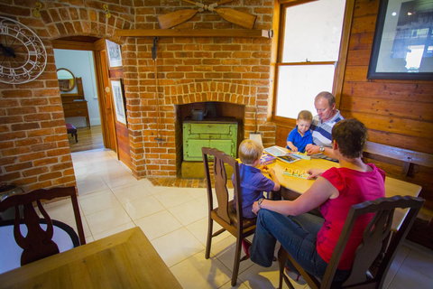 The Port Masters Lodgings - Accommodation Gladstone 16