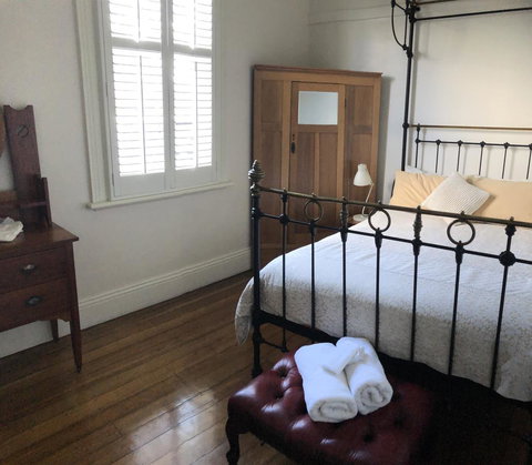 The Port Masters Lodgings - Accommodation Gladstone 1