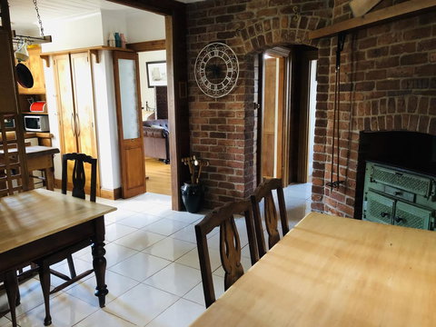 The Port Masters Lodgings - Accommodation Gladstone 10