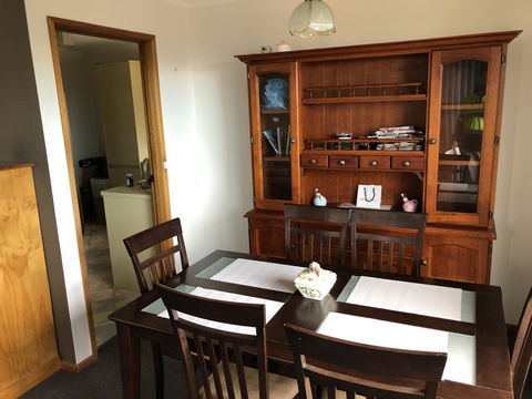 Little Mountain Town - Accommodation Gladstone 5