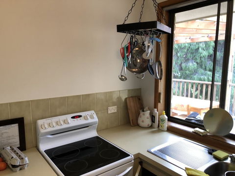 Little Mountain Town - Accommodation Gladstone 2