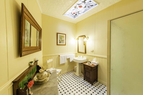 Touchwood Cottages - Accommodation Gladstone 35