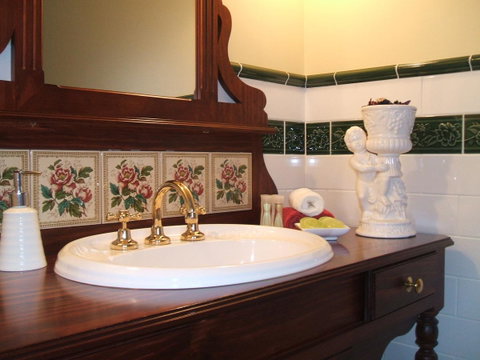 Touchwood Cottages - Accommodation Gladstone 22