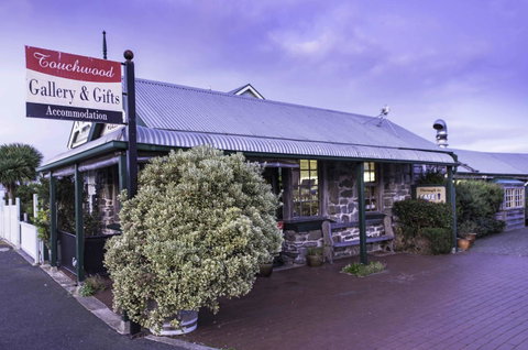 Touchwood Cottages - Accommodation Gladstone 6