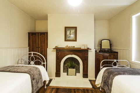 Touchwood Cottages - Accommodation Gladstone 16