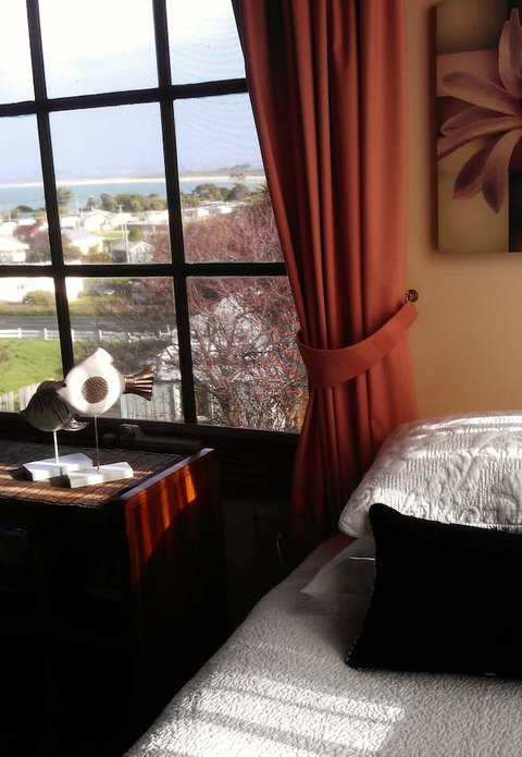 Touchwood Cottages - Accommodation Gladstone 24