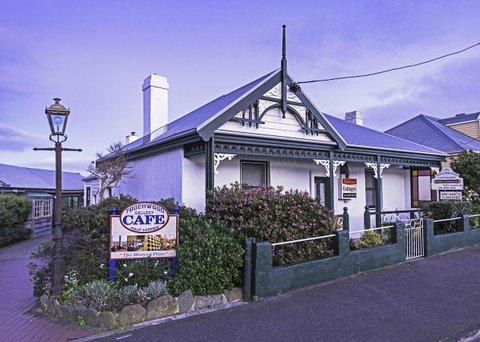 Touchwood Cottages - Accommodation Gladstone 5