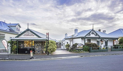 Touchwood Cottages - Accommodation Gladstone 0