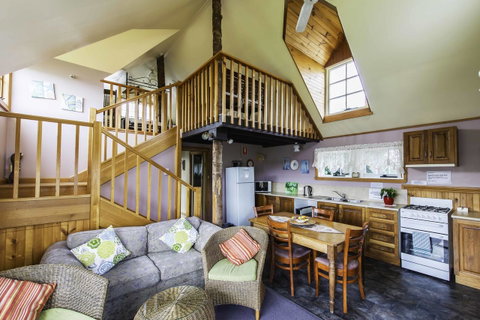 Touchwood Cottages - Accommodation Gladstone 29