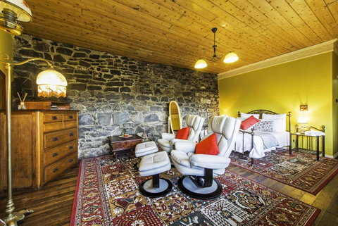 Touchwood Cottages - Accommodation Gladstone 38
